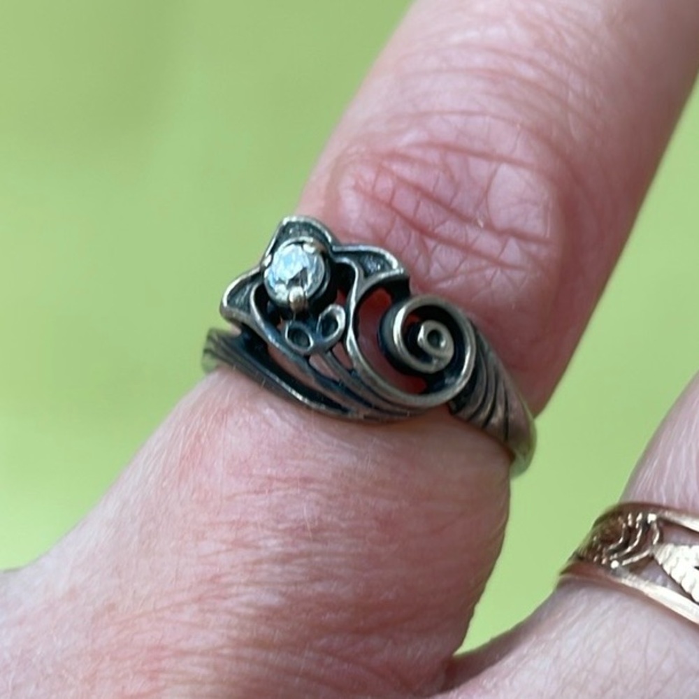 Antique Sterling Silver Swirl Ring with Cristal